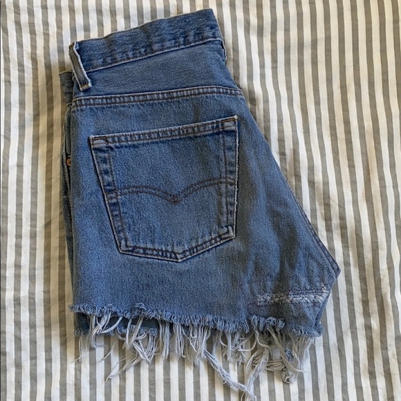 Levi’s High Waisted Cut Off Jean Shorts - Picture 3 of 3